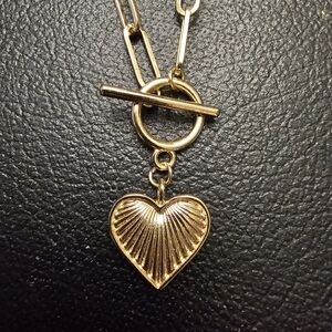 PAPER LINK TOGGLE CLASP HEART NECKLESS! WORN TWICE! 10INCH